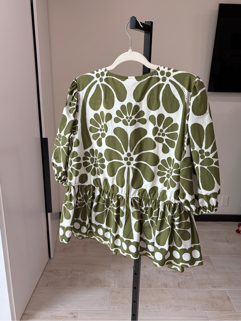 Farm Rio: Green Palermo Drawstring Organic
Cotton Blouse - Picture 5 of 11